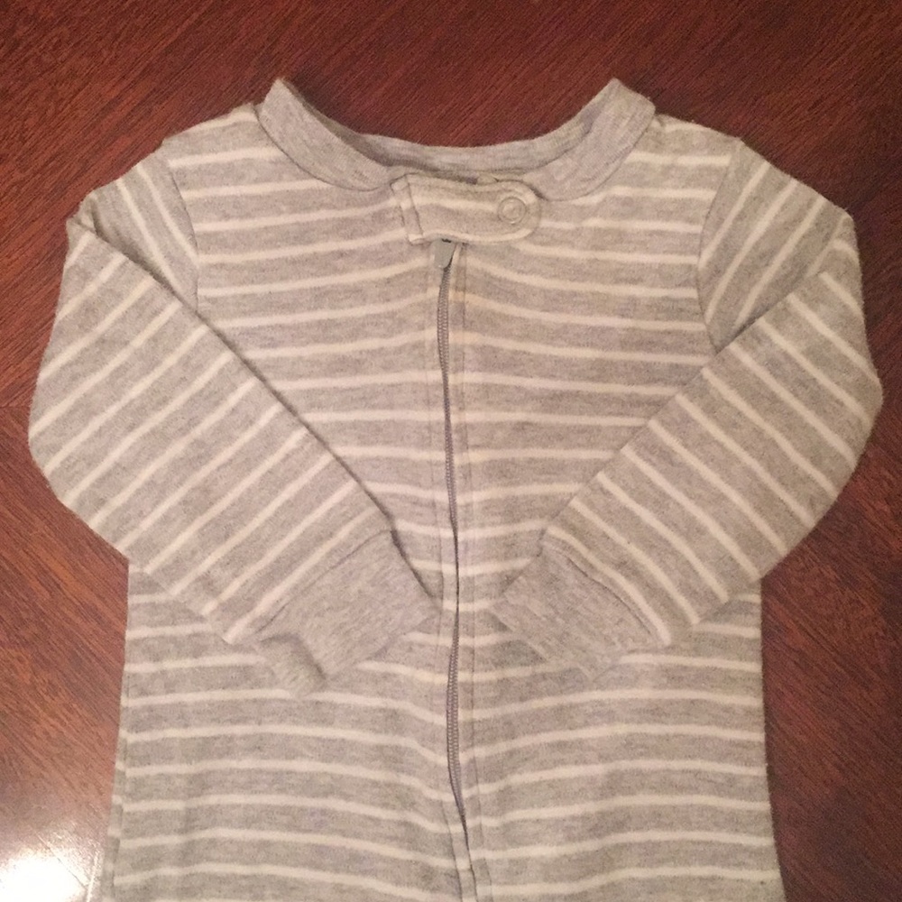3 for$15****pajamas by Carter’s size 9 months